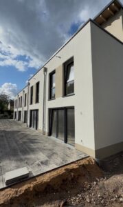 Reiheneckhaus mit PV-Anlage + Garage in BGL-Hand