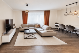 Preisgünstig und sehr schick: 4- Zimmer-EW mit Balkon, Garage + hochwertiger Einbauküche in Rösrath